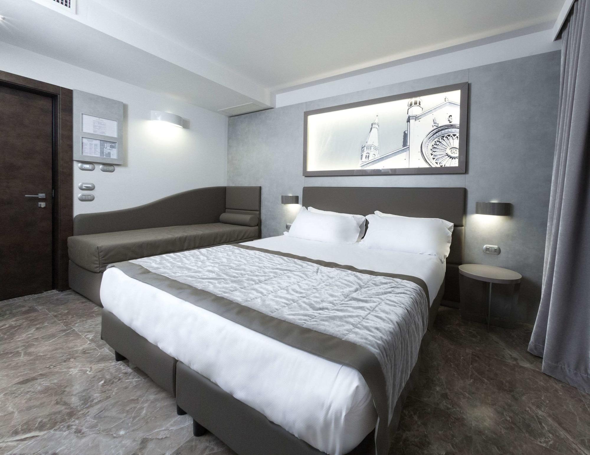 Western Premier Milano Palace Hotel 4*